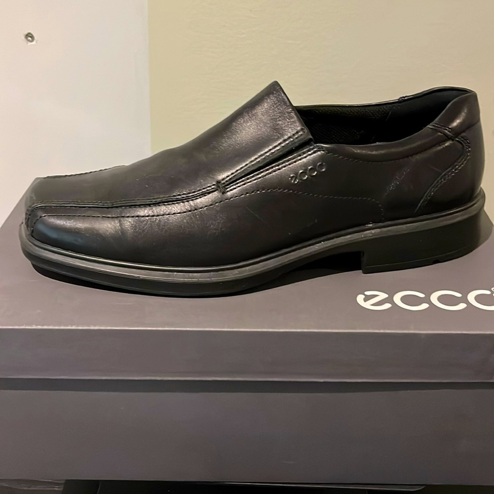 New without box ECCO men’s leather dress shoe